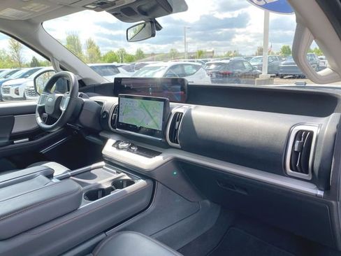 Used 2025 Ford Expedition Active AWD/4WD image 29