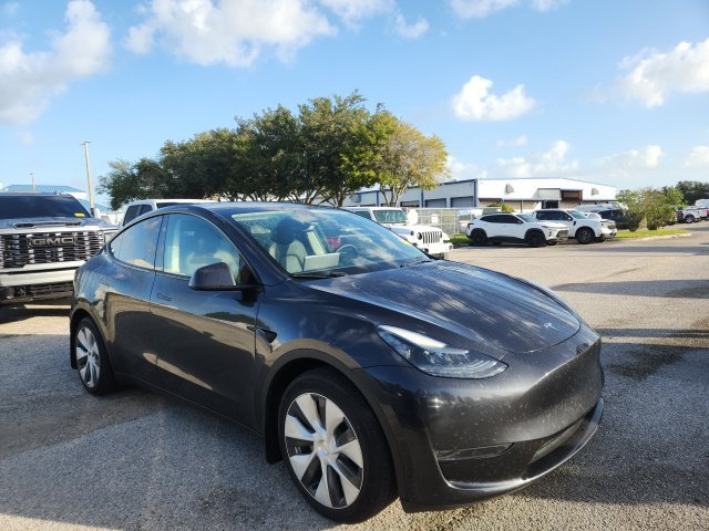 Used 2024 Tesla Model Y 2WD image 3