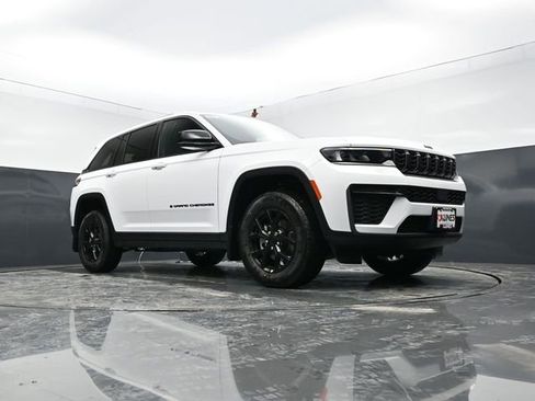 New 2026 Jeep Grand Cherokee Altitude AWD/4WD image 43