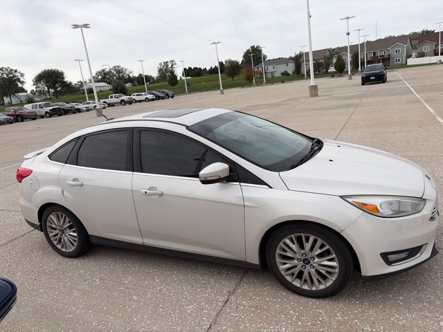 Used 2015 Ford Focus Titanium FWD image 2