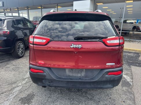 Used 2016 Jeep Cherokee Latitude w/ Cold Weather Group FWD image 6