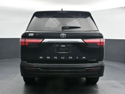 Used 2025 Toyota Sequoia Capstone image 7