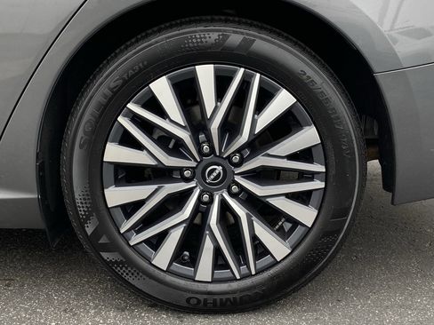 Used 2024 Nissan Altima 2.5 SV image 7