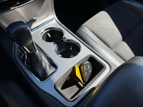 Used 2021 Jeep Grand Cherokee Laredo X image 19