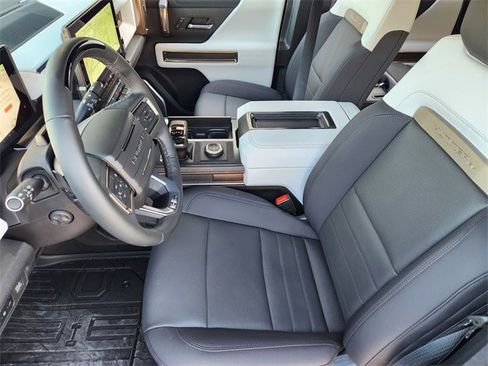 Used 2025 GMC Hummer EV 2X image 8