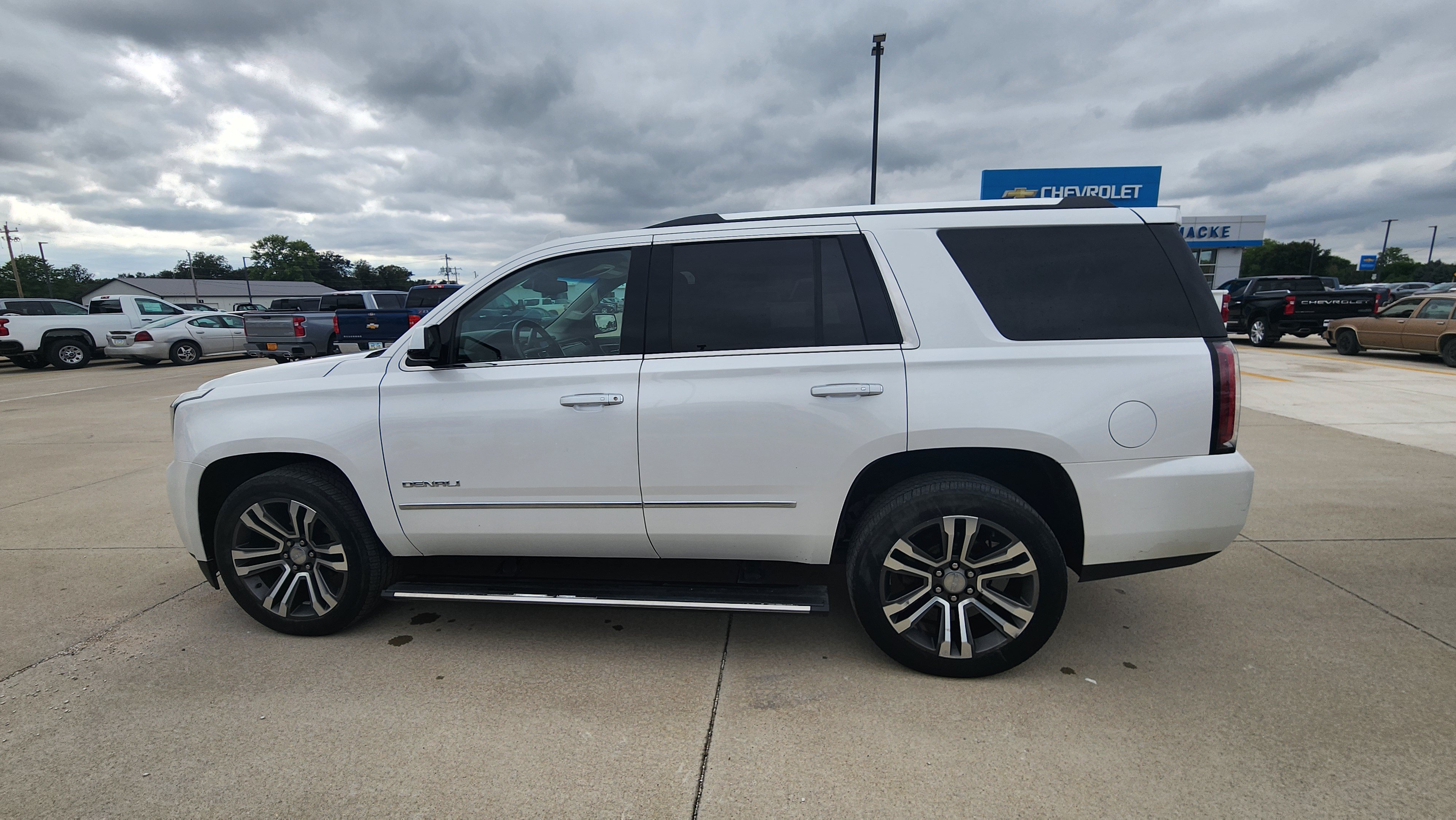 Used 2017 GMC Yukon Denali w/ Open Road Package AWD/4WD image 7