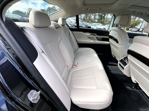 Used 2020 BMW 750i xDrive 750i xDrive w/ Executive Package image 19