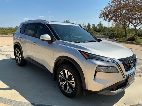 Used 2023 Nissan Rogue SV w/ SV Premium B Package image 9