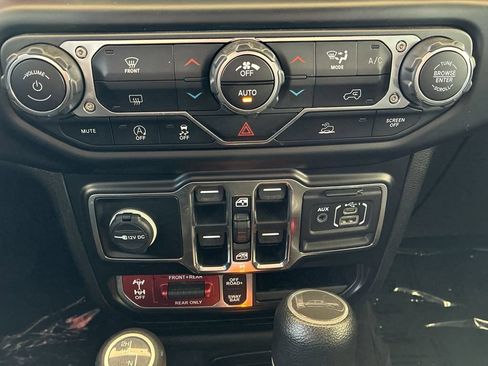 Used 2022 Jeep Gladiator Rubicon w/ Trailer Tow Package AWD/4WD image 32