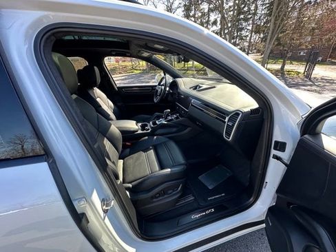 Used 2023 Porsche Cayenne GTS image 34