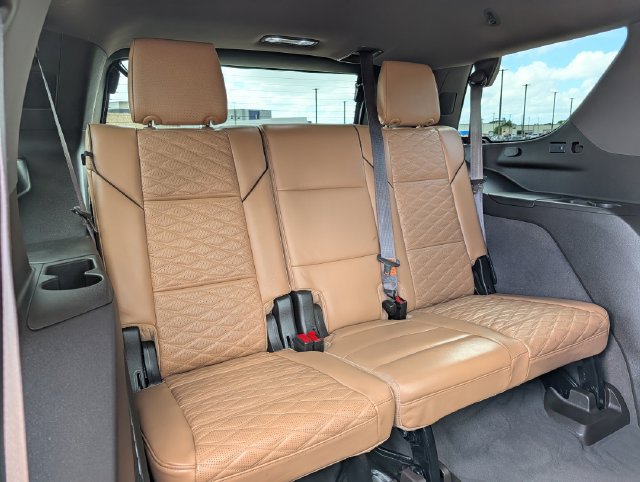 Used 2023 Cadillac Escalade Premium Luxury AWD/4WD image 32