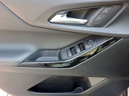 Used 2025 Chevrolet Equinox LT w/ Safety and Technology Package FWD image 10