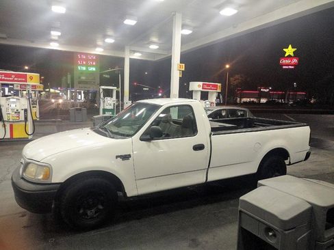 Used 1999 Ford F250 XL image 3