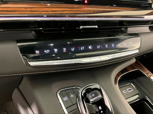 Certified 2023 Cadillac Escalade Premium Luxury AWD/4WD image 14