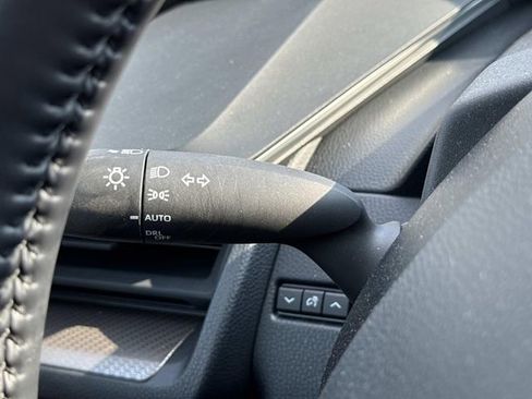 Used 2025 Toyota Prius XLE image 26