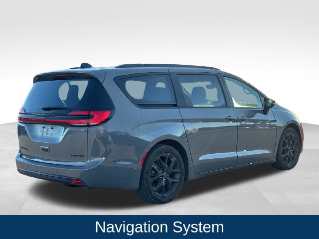 Used 2025 Chrysler Pacifica Limited FWD image 9