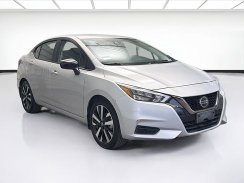 Used 2022 Nissan Versa SR image 3