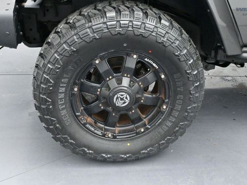 Used 2016 Jeep Wrangler Unlimited Rubicon image 34