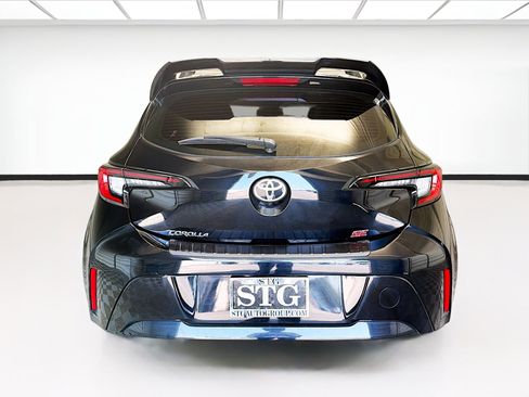 Used 2025 Toyota Corolla SE w/ SE Package FWD image 5