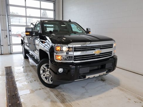 Used 2016 Chevrolet Silverado 2500 High Country w/ Duramax Plus Package image 40