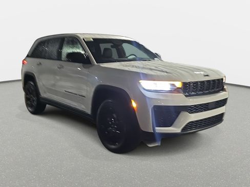 New 2026 Jeep Grand Cherokee Altitude image 3
