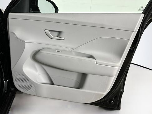 Used 2025 Hyundai Kona SEL image 30