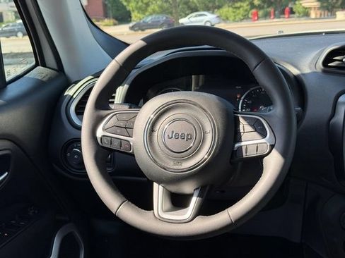 Used 2021 Jeep Renegade Latitude AWD/4WD image 13