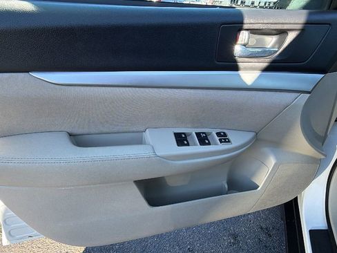 Used 2014 Subaru Outback 2.5i Premium image 19