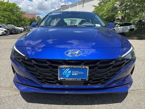 Used 2023 Hyundai Elantra SEL w/ Convenience Package FWD image 2