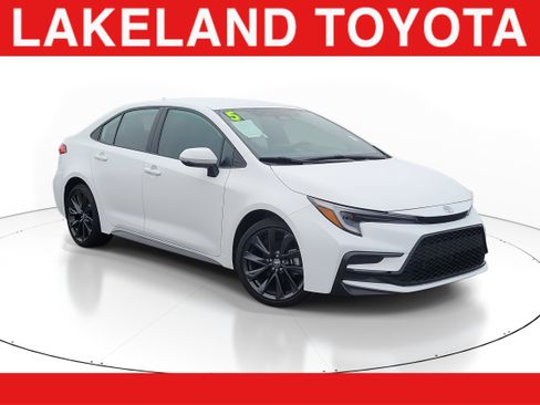 Certified 2025 Toyota Corolla SE image 1