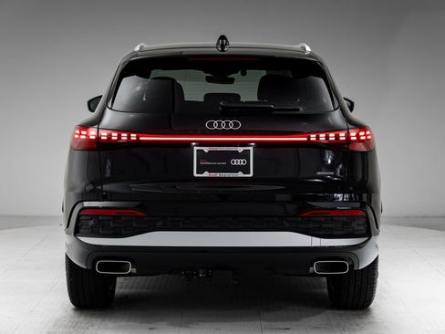 Certified 2025 Audi Q5 Premium w/ 19" Wheel Package AWD/4WD image 29