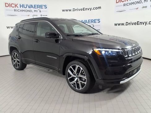 Used 2025 Jeep Compass Limited w/ Elite Group AWD/4WD image 3