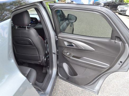 Used 2024 Chevrolet TrailBlazer RS image 34