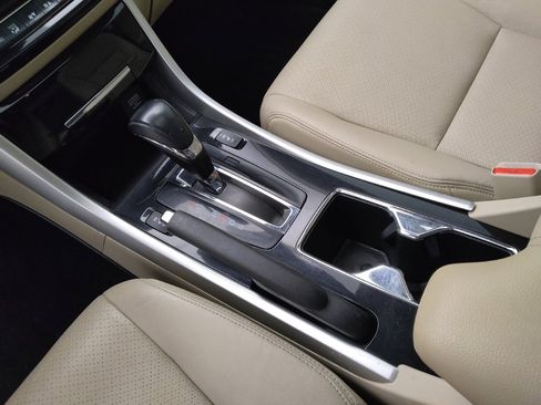 Used 2016 Honda Accord Touring image 26