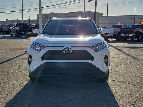 Used 2021 Toyota RAV4 XLE w/ Convenience Package image 3