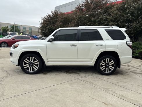 Used 2022 Toyota 4Runner Limited AWD/4WD image 9
