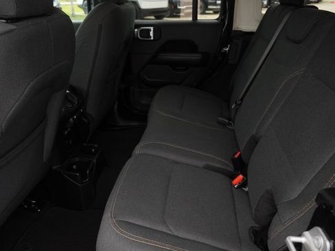 Used 2025 Jeep Wrangler Unlimited Sahara AWD/4WD image 13