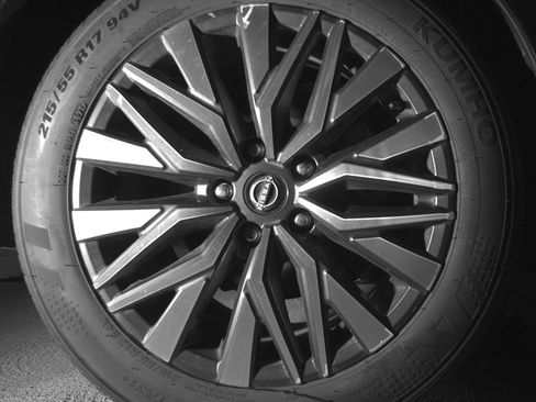 Used 2025 Nissan Altima 2.5 SV image 15