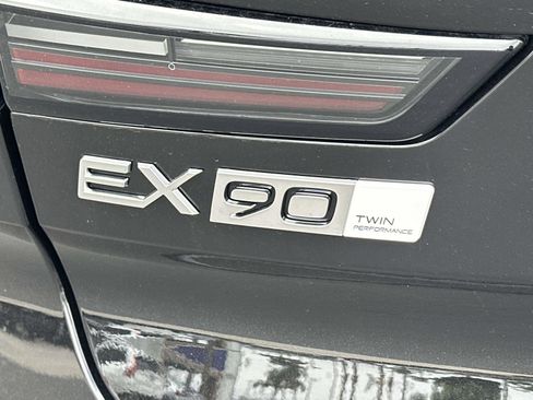 New 2025 Volvo EX90 Plus image 24