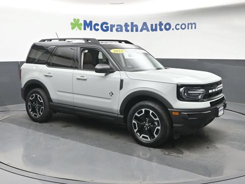 Used 2024 Ford Bronco Sport Outer Banks w/ Tech Package AWD/4WD image 2