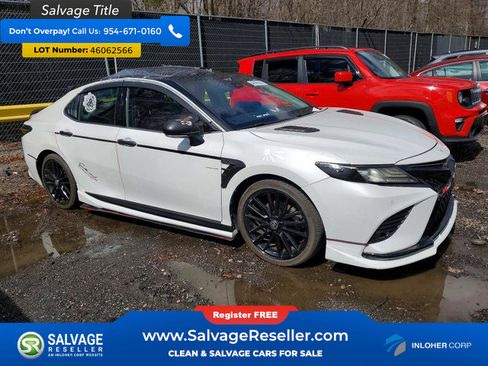 Used 2018 Toyota Camry XSE image 5