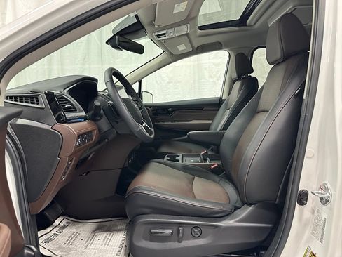 Used 2025 Honda Odyssey Elite image 14
