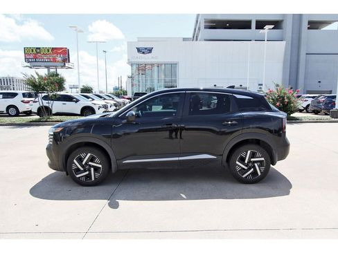 Used 2025 Nissan Kicks SV w/ Charging Package FWD image 3