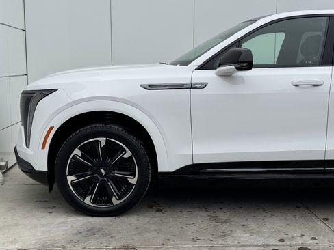 New 2025 Cadillac Escalade IQ Sport 2 w/ LPO, ONYX Package image 4