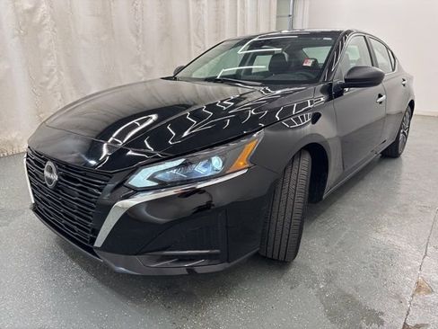 Used 2025 Nissan Altima 2.5 SV FWD image 5