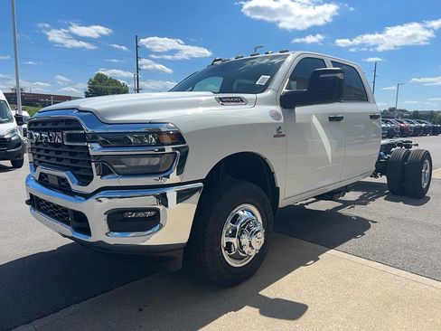 New 2026 RAM 3500 Tradesman AWD/4WD image 7