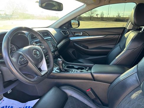Used 2018 Nissan Maxima SR w/ Interior Lighting Package image 14