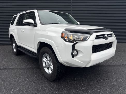 Used 2020 Toyota 4Runner SR5 Premium w/ Moonroof Package AWD/4WD image 6