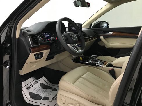 Used 2023 Audi Q5 2.0T Premium w/ Convenience Package AWD/4WD image 9