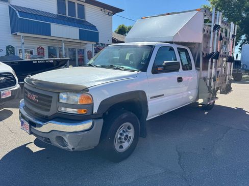 Used 2006 GMC Sierra 2500 W/T RWD image 2